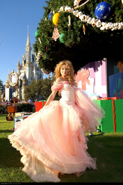 http://img.karaoketexty.sk/img/artists/11585/paulina-rubio-90649.jpg