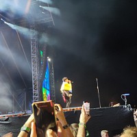 Billie Joe Armstrong s ukrajinskou vlajkou