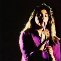 Laura Branigan při zpívání písně Fools Affair v roce 1980