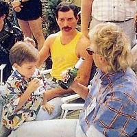 Freddie, Roger a jeho syn Felix (1986)