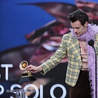 Harry na Grammy 2021 děkuje za cenu za nejlepší popový výkon za píseň Watermelon Sugar